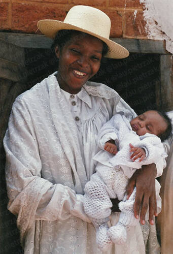 Madagascar-Soatanana12-Femme avec un bébé